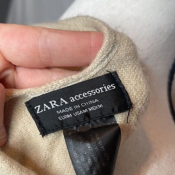 Zara Accessories Aztec Style/Fringe Jacket Sweater. Size Medium - Picture 6 of 7